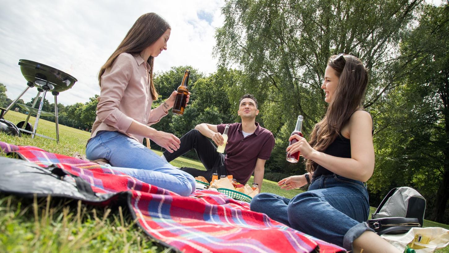 Nicht immer sind sich Freunde in allem einig, Konflikte sind völlig normal. Das Thema Corona hat in Deutschland viele Freundschaften auf den Prüfstand gestellt.