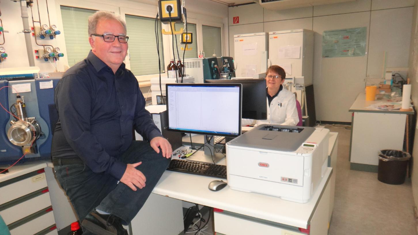 Entspannt: Pharmakologe Fritz Sörgel und Laborleiterin Martina Kinzig im Institut für Biomedizinische und Pharmazeutische Forschung (IMBP) in Heroldsberg.
Entspannt: Pharmakologe Fritz Sörgel und Laborleiterin Martina Kinzig im Institut für Biomedizinische und Pharmazeutische Forschung (IMBP) in Heroldsberg.