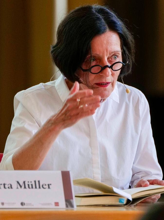 Wurde 2009 mit dem Literatur-Nobelpreis ausgezeichnet: Herta Müller.