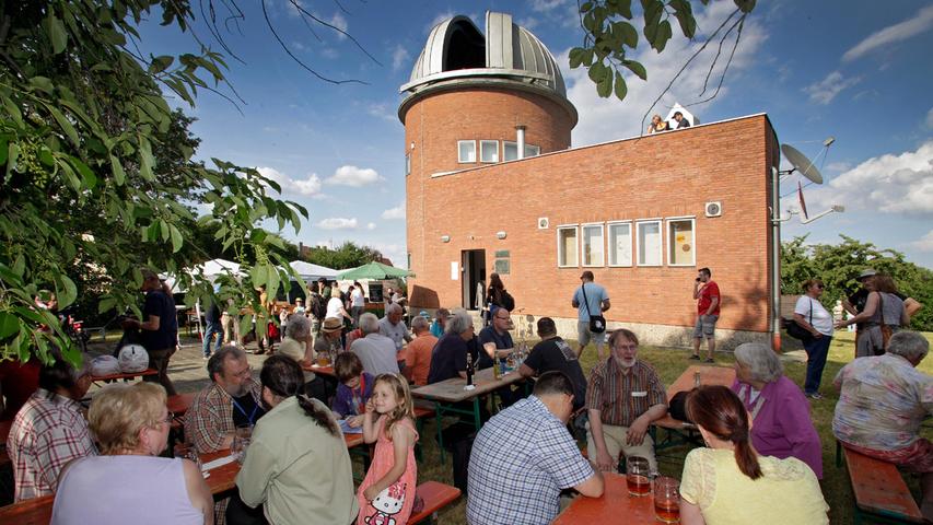 Der Rechenberg mit der Regiomontanus-Sternwarte in Nürnberg ist als Spielort erstmals beim SommerNachtFilmFestival dabei.
Der Rechenberg mit der Regiomontanus-Sternwarte in Nürnberg ist als Spielort erstmals beim SommerNachtFilmFestival dabei.