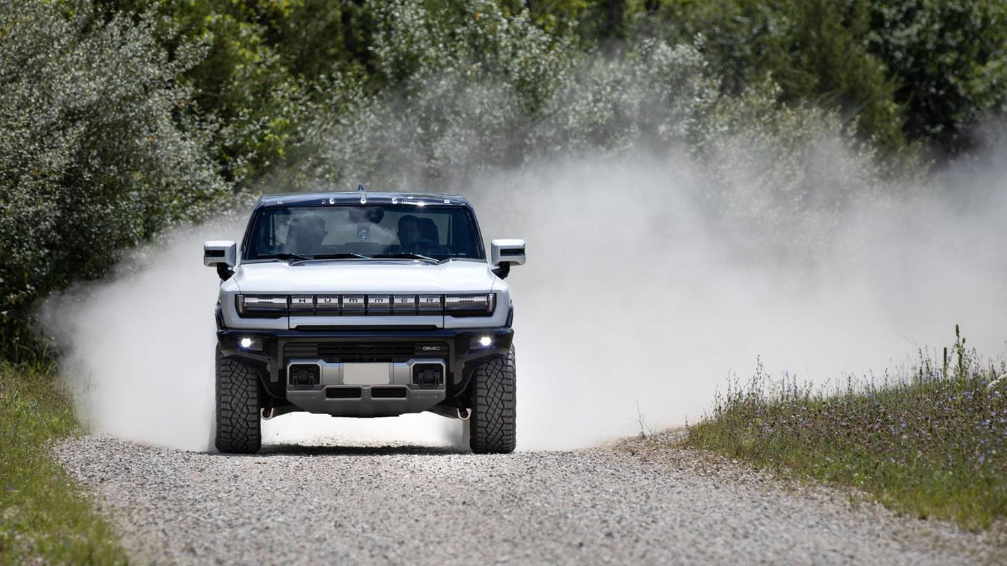 General Motors bringt den ikonischen Geländewagen als immer noch sehr unvernünftiges E-Auto zurück. Ob er auch nach Europa kommen wird, ist noch nicht bekannt.
General Motors bringt den ikonischen Geländewagen als immer noch sehr unvernünftiges E-Auto zurück. Ob er auch nach Europa kommen wird, ist noch nicht bekannt.
