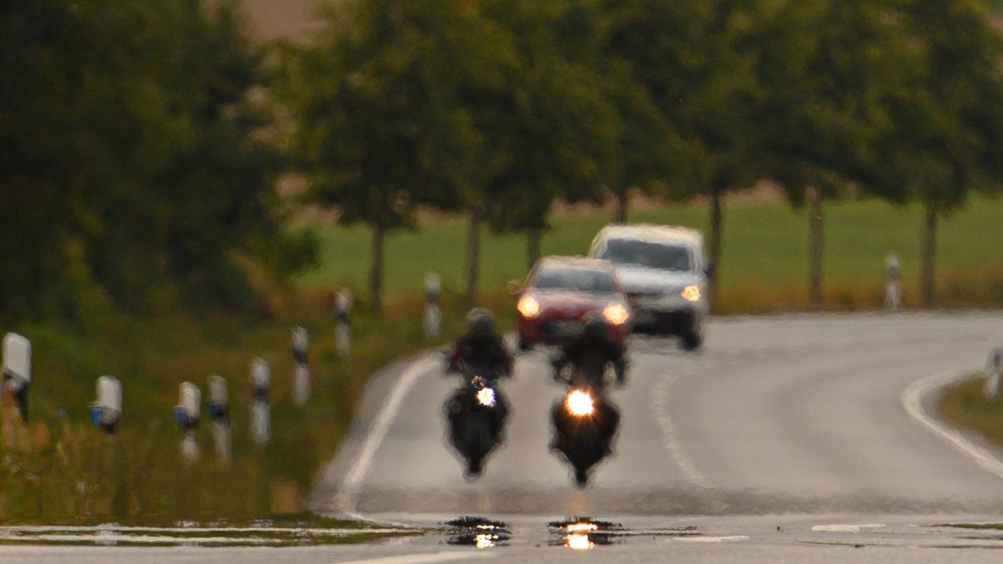 Flirrende Hitze: Damit die Konzentration oben bleibt, sollten Biker ausreichend trinken. Flirrende Hitze: Damit die Konzentration oben bleibt, sollten Biker ausreichend trinken.