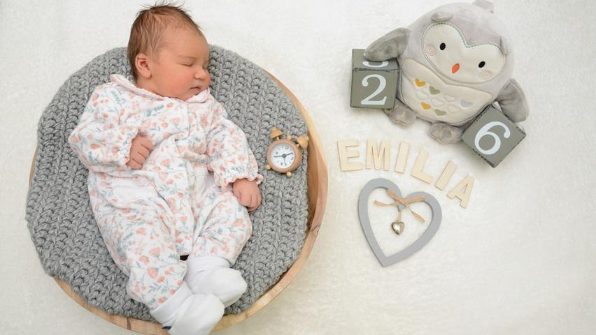 Die süße Emilia kam am 26. Juli im Klinikum Hallerwiese zur Welt. Mit 55 Zentimetern bringt die Kleine 3660 Gramm auf die Waage.