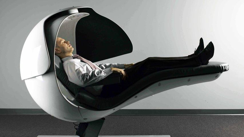 Ein weiterer futuristischer Entwurf zum Thema "Schlafsessel für den Power Nap im Büro" - und wohl ebenfalls eher ein hochpreisiges Gadget.