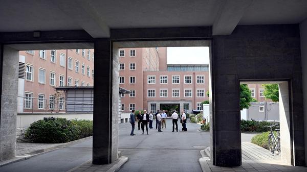 Flüchtlingsunterkunft im Himbeerpalast