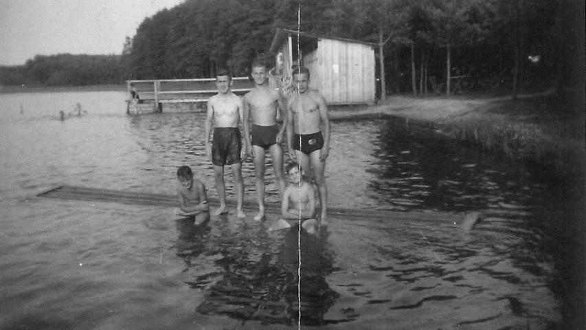 Dieses Bild wurde nicht weit entfernt aufgenommen und zwar am Eichenberger Weiher in den 1930er Jahren. Heute ist der Weiher vor allem bei Angelfreunde ein beliebtes Gewässer.