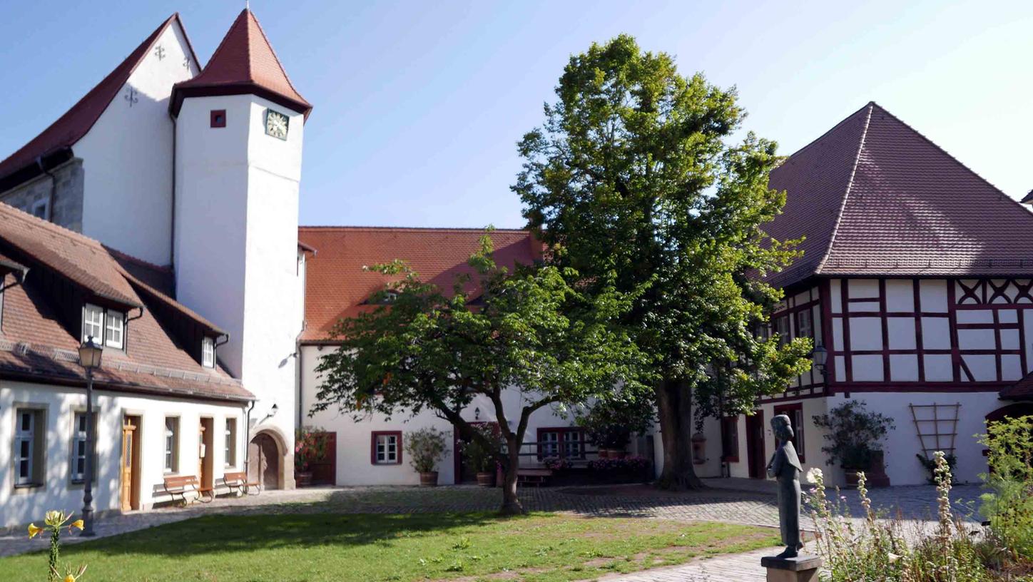 Der Schlosshof in Neustadt/Aisch - mit Bühne und Musik eine beeindruckende Kulisse.