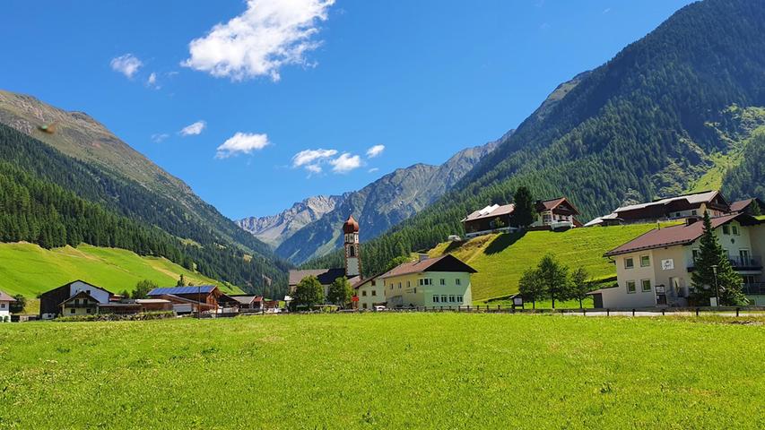 Niederthai ist ein Dorf und eine Fraktion der Gemeinde Umhausen im Bezirk Imst in Tirol mit 341 Einwohnern. Niederthai liegt auf rund 1540 m ü. A. im Horlachtal, einem Seitental des Ötztals in den Stubaier Alpen, am Horlachbach oberhalb des Stuibenfalls.