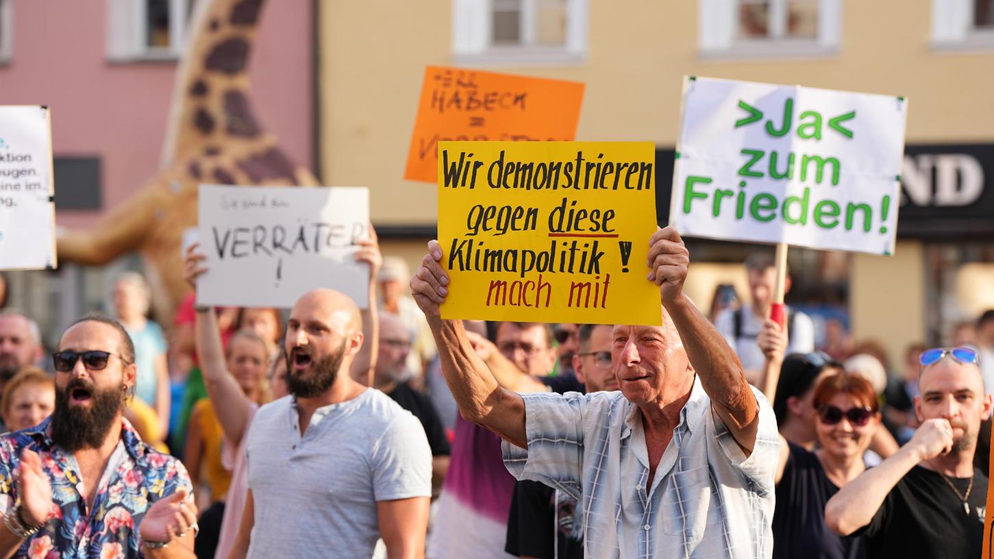Protest gegen Robert Habeck: In Bayreuth erntete er Pfiffe.
