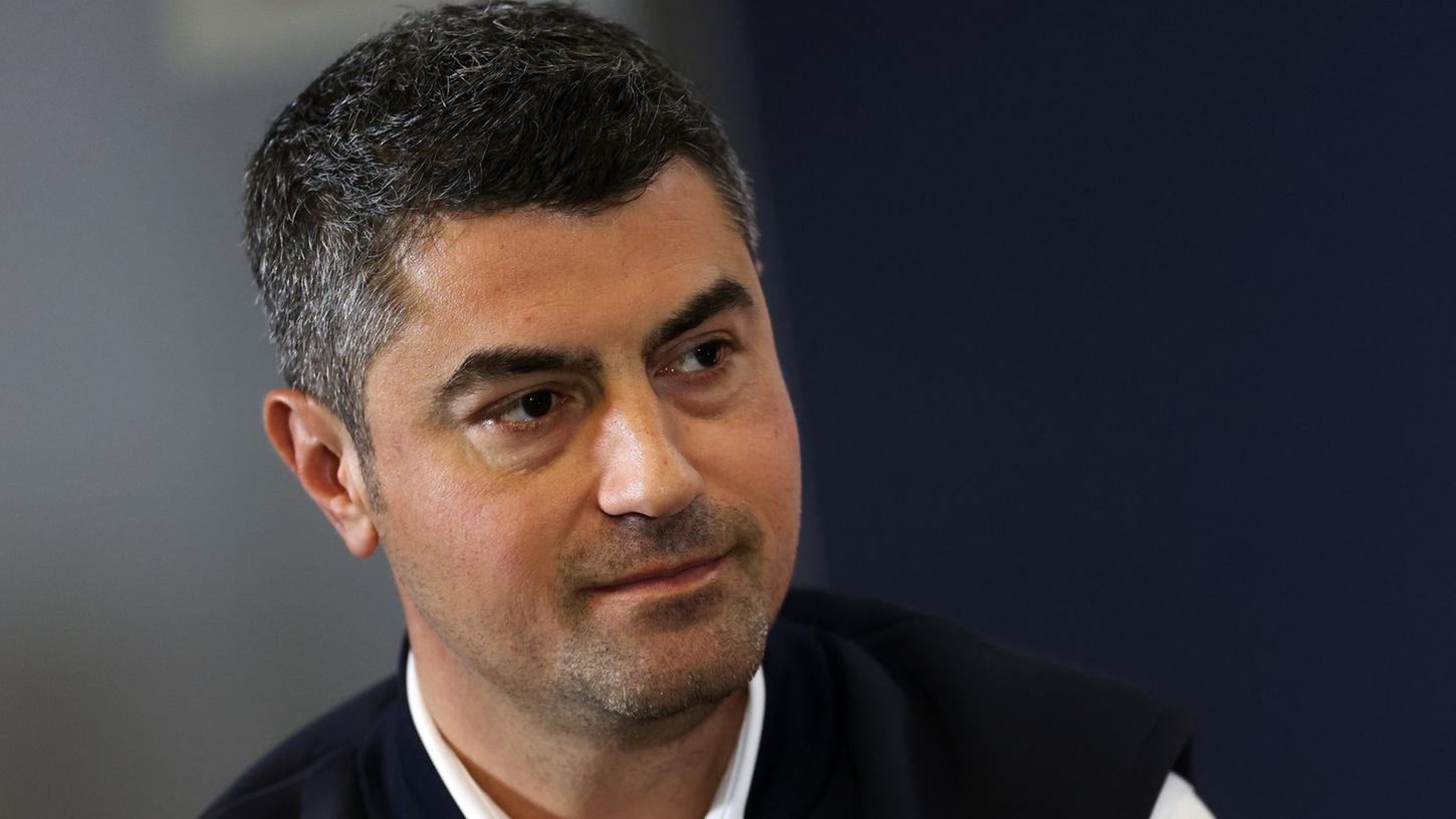 Der ehemalige Formel-1-Rennleiter Michael Masi soll Morddrohungen gegen sich und seine Familie erhalten haben. Der ehemalige Formel-1-Rennleiter Michael Masi soll Morddrohungen gegen sich und seine Familie erhalten haben.