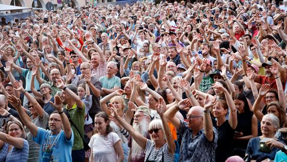 "Sensationeller Zuspruch": Mehr als 200.000 Menschen feiern Bardentreffen in Nürnberg