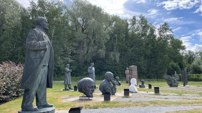 Erinnerungen aus alten Sowjet-Zeiten: Büsten und Statuen sowjetischer Herrscher, die in einem kleinen Park unweit der Altstadt aufgestellt wurden. 