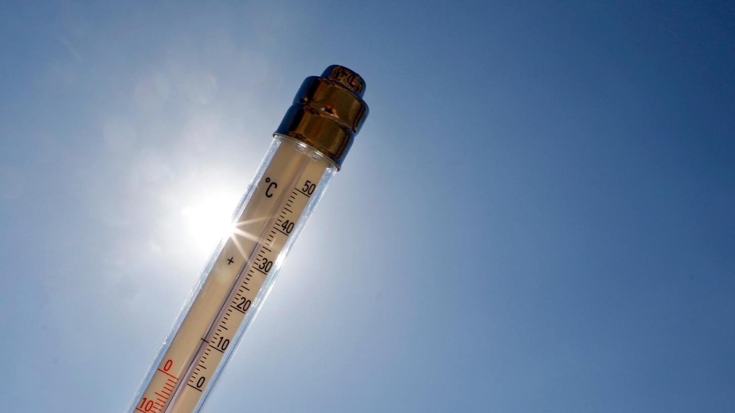 Die Temperaturen steigen, die Klimaanlage geht an. Das muss nicht sein - die ENA hat ein paar Tricks auf Lager, wie sich bei Hitze Energie sparen lässt.
Die Temperaturen steigen, die Klimaanlage geht an. Das muss nicht sein - die ENA hat ein paar Tricks auf Lager, wie sich bei Hitze Energie sparen lässt.