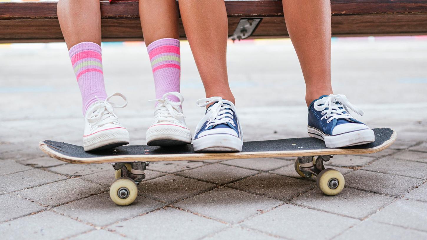 Typisch Junge! Typisch Mädchen! Wirklich?
Die ersten Lebensjahre prägen, wie Kinder sich mit ihrem Geschlecht identifizieren und welche Rollenklischees sie annehmen - oder nicht. Typisch Junge! Typisch Mädchen! Wirklich?
Die ersten Lebensjahre prägen, wie Kinder sich mit ihrem Geschlecht identifizieren und welche Rollenklischees sie annehmen - oder nicht.