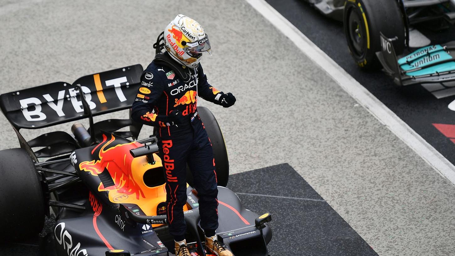 Max Verstappen geht mit 80 Punkten Vorsprung auf Charles Leclerc in die Sommerpause. Max Verstappen geht mit 80 Punkten Vorsprung auf Charles Leclerc in die Sommerpause.