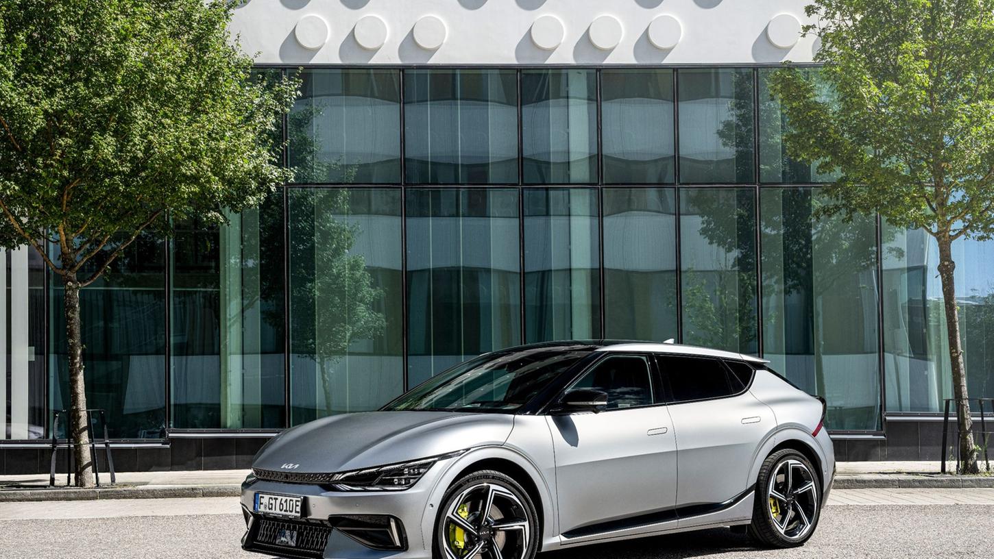 Sportlich unter Strom: Der elektrische Kia EV6 stößt als GT-Modell mit seinen Fahrleistungen in Sportwagenbereiche vor. Sportlich unter Strom: Der elektrische Kia EV6 stößt als GT-Modell mit seinen Fahrleistungen in Sportwagenbereiche vor.