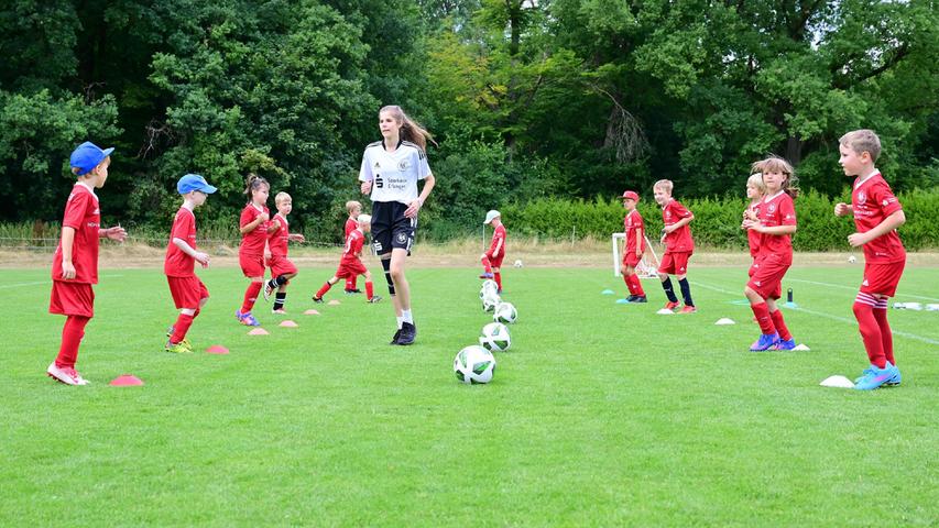 01.08.2022 --- Fussball l --- Kinder Kids Sommercamp des FC Kalchreuth --- Foto: Sport-/Pressefoto Wolfgang Zink / WoZi --- 

