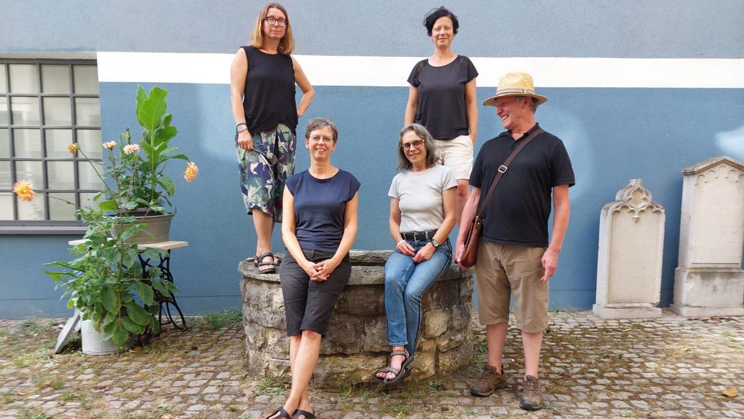 Susanne Britz, Christiane Gerda Schmidt, Mia Hochrein, Ines Meier und Willi Halbritter (von links) sorgen für ein buntes Potpourri während des Treuchtlinger Kultursommers.