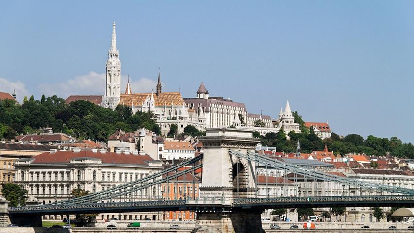 Neben der Hauptstadt Budapest gilt die Reisewarnung auch für das ungarische Komitat Győr-Moson-Sopron, da die Infektionszahlen bei weit über 50 Fällen pro 100.000 Einwohnern in sieben Tagen liegen.
