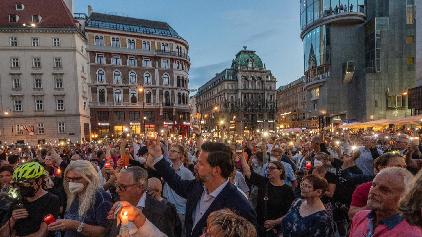 Tausende Menschen haben am 1. August der oberösterreichischen Ärztin Lisa-Maria Kellermayr am Stephansplatz gedacht.