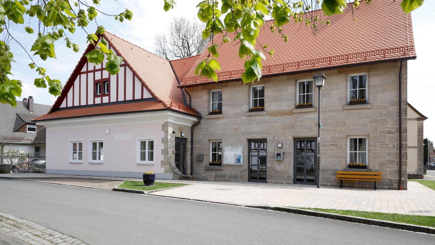 Der Rathaus Kleinsendelbach ist die Arbeitsstätte der Bürgermeisterin Gertrud Werner. 