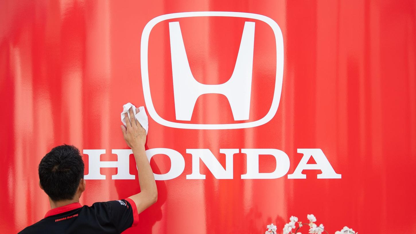Honda bietet in der Formel 1 Red Bull technische Unterstützung bei der Entwicklung eigener Motoren. Honda bietet in der Formel 1 Red Bull technische Unterstützung bei der Entwicklung eigener Motoren.