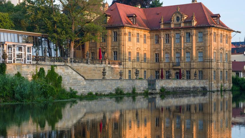 Nur eine 40-Minütige Fahrt von Nürnberg entfernt, liegt das "fränkische Rom" - die historische und malerische Altstadt von Bamberg. Sie gilt als größte und am besten erhaltene Altstadt Deutschlands, seit 1993 gehört die Altstadt zum UNESCO-Weltkulturerbe.