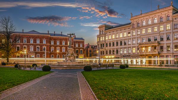Die Altstadt von Görlitz bietet seinen Besuchern eine Vielzahl an Epochen - von Gotik, über die Renaissance bis hin zum Jugendstil. Mit imposanten Patrizierhäuser und luxuriösen Gebäuden gibt es in der an der Neiße gelegenen Stadt viel zu sehen.
