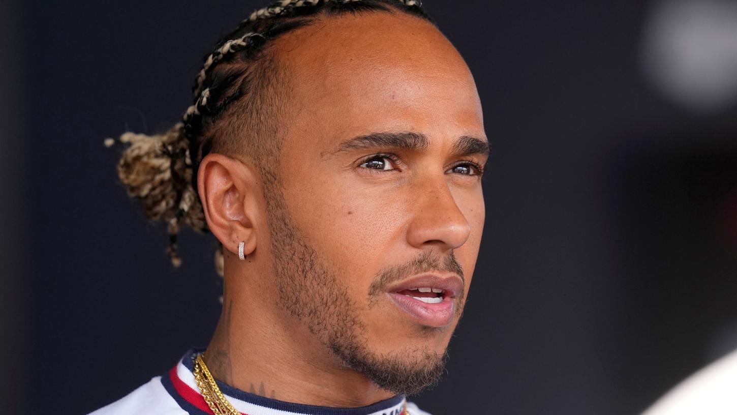Der Formel-1-Star Lewis Hamilton wird Miteigentümer beim NFL-Team Denver Broncos. Der Formel-1-Star Lewis Hamilton wird Miteigentümer beim NFL-Team Denver Broncos.
