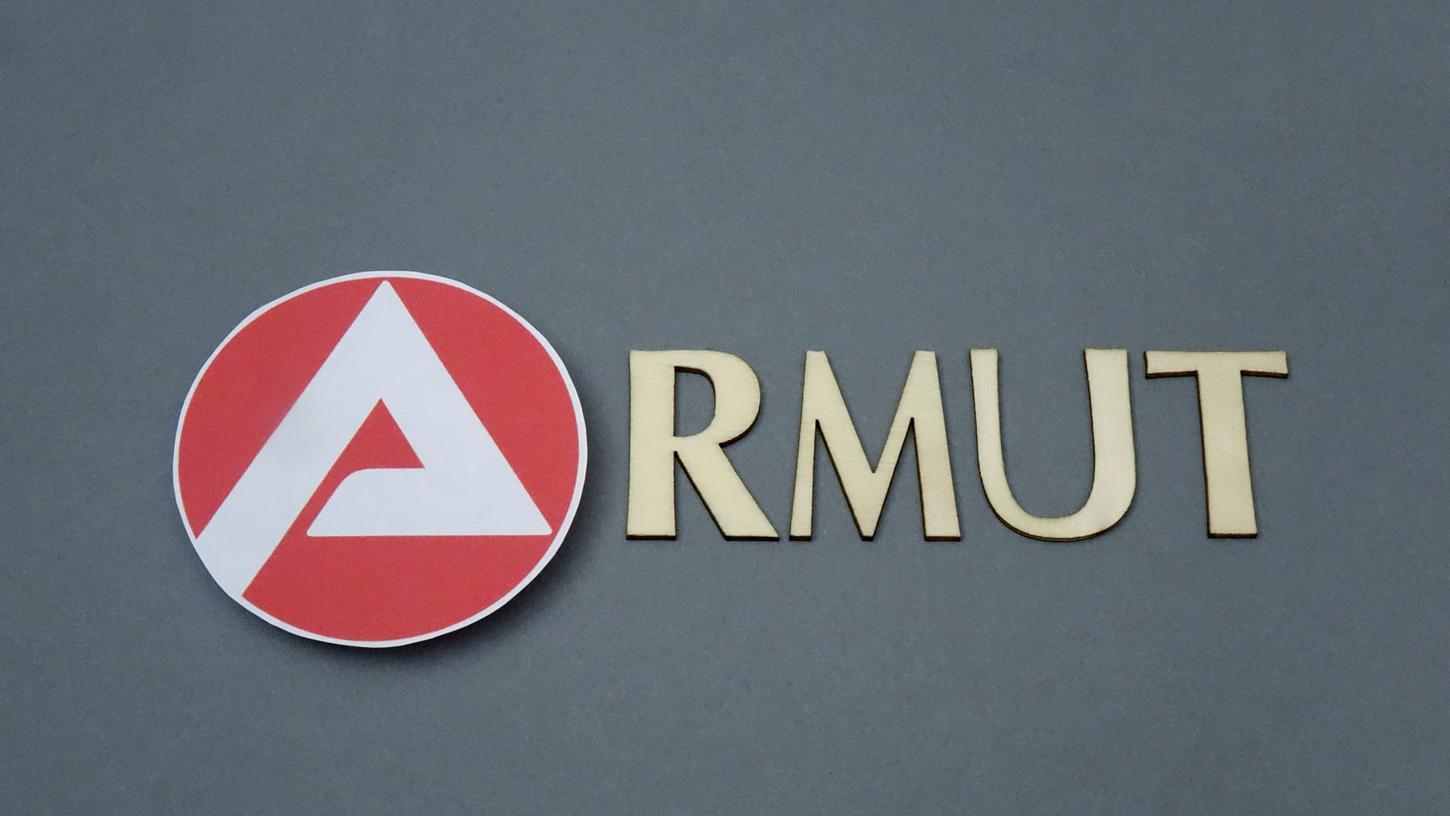 Arbeitslosigkeit steht meist im direkten Zusammenhang mit Armut. Müssen viele Deutsche bald um ihr Vermögen bangen? Arbeitslosigkeit steht meist im direkten Zusammenhang mit Armut. Müssen viele Deutsche bald um ihr Vermögen bangen?
