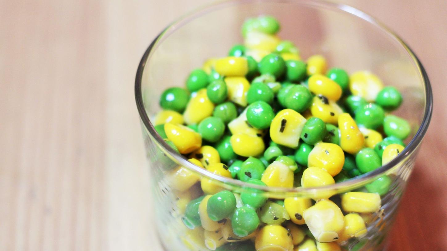 Kein Schnippeln nötig: Der Erbsen-Mais-Salat eignet sich auch als idealer Schulsnack. Kein Schnippeln nötig: Der Erbsen-Mais-Salat eignet sich auch als idealer Schulsnack.