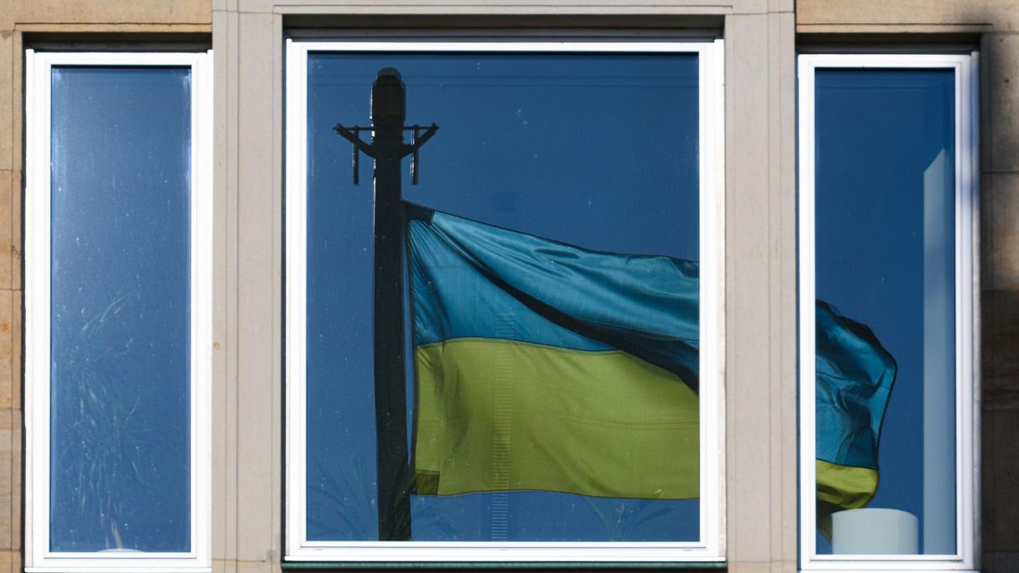 Durch den Krieg suchen viele Menschen aus der Ukraine in Deutschland Zuflucht - sie brauchen Unterstützung und eine Unterkunft. Durch den Krieg suchen viele Menschen aus der Ukraine in Deutschland Zuflucht - sie brauchen Unterstützung und eine Unterkunft.