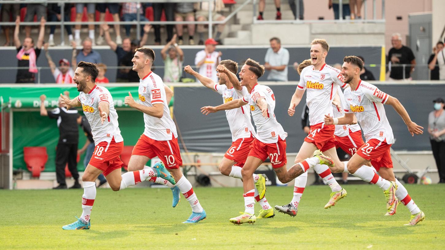 Glückliche Regensburger: Auch im Pokal überzeugt der kommende Club-Gegner.
Glückliche Regensburger: Auch im Pokal überzeugt der kommende Club-Gegner.