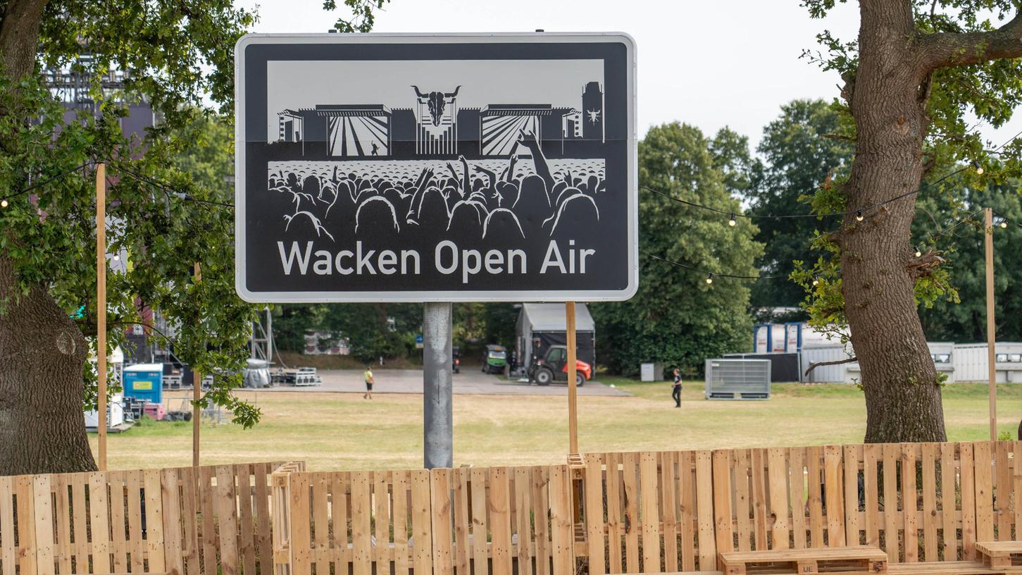  Das Wacken Open Air, WOA 2022, ein Metal-Festival, findet in diesem Jahr, nach zwei Jahren Corona Pandemie, wieder in der Gemeinde Wacken in Schleswig-Holstein statt. 