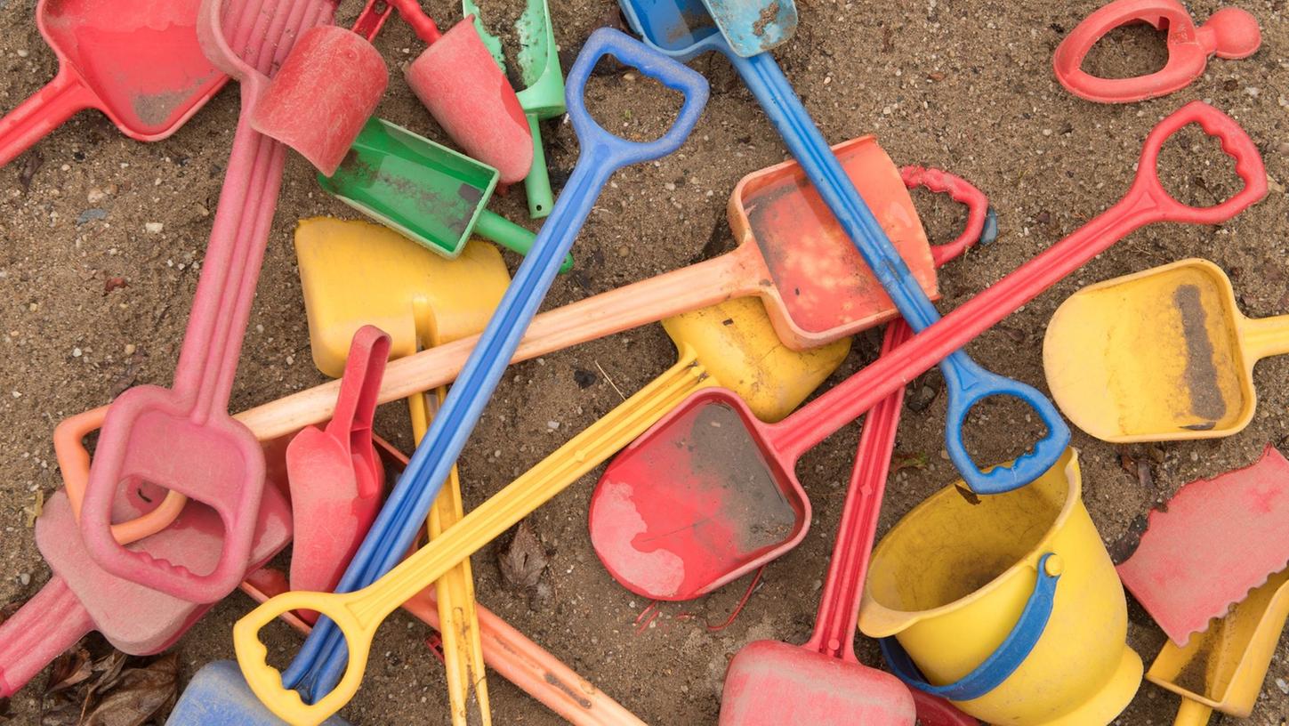 Bei Auseinandersetzungen auf Spielplätzen geht es auch öfters um Sandspielzeug.