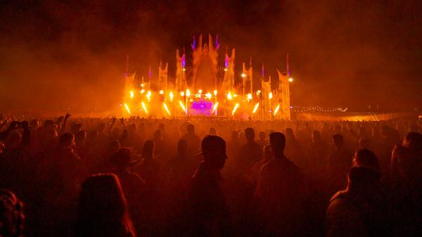 Was als kleines Tages-Festival in Wilhermsdorf begann, wurde zu einem kleinen Tomorrowland, das Elektro-Fans aus ganz Deutschland in den Fürther Landkreis nach Puschendorf strömen lässt. Vom 27. bis zum 30. Juli kommen DJ-Größen aus der Szene nach Franken, um den Fans ordentlich einzuheizen.