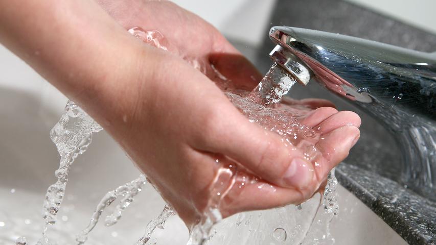 Jetzt wird auch noch Leitungswasser teurer: Fränkischer Versorger passt Preise an