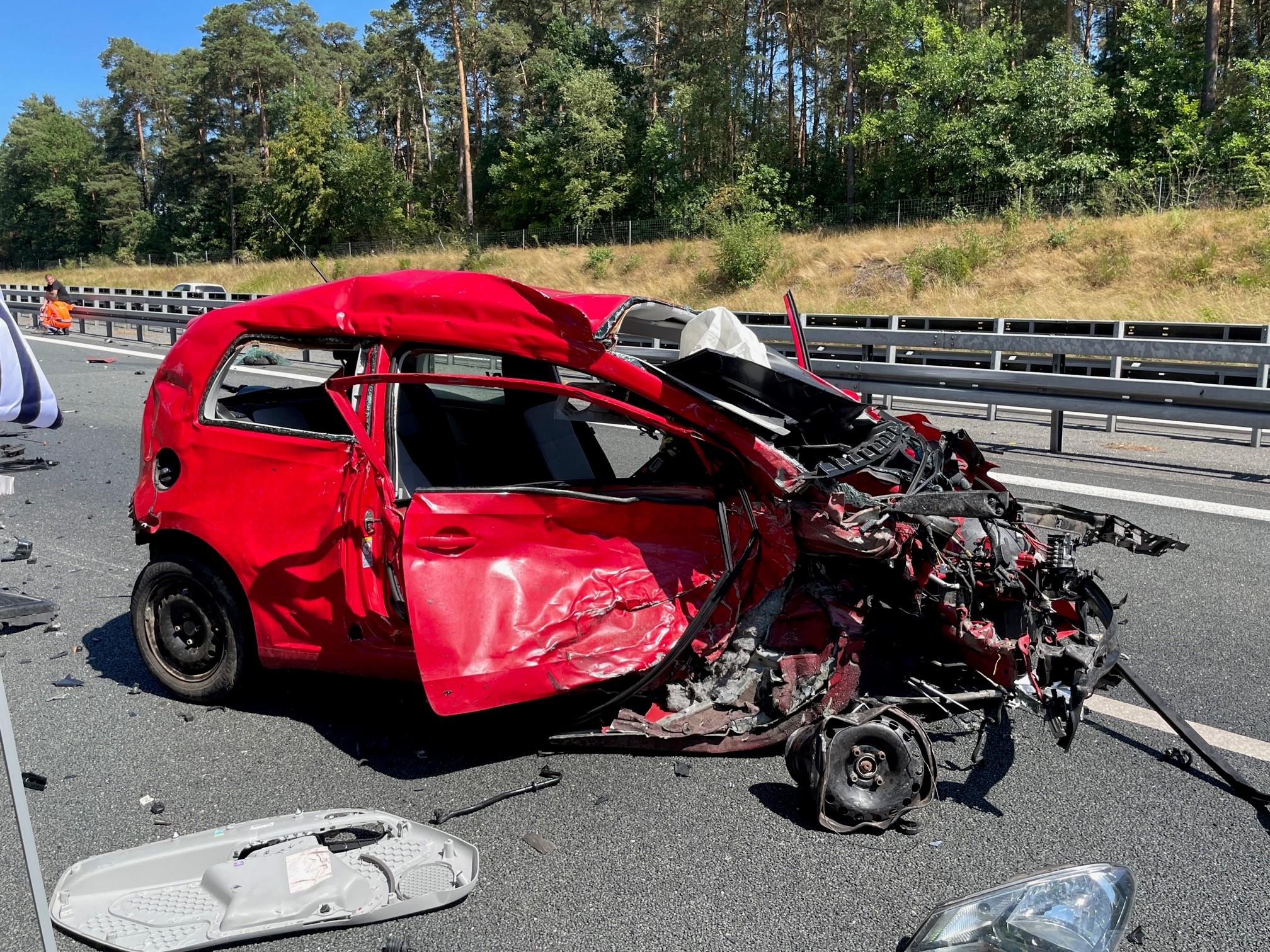 Tödlicher Unfall Auf Der A9: Geisterfahrerin Stößt Frontal Mit Audi ...