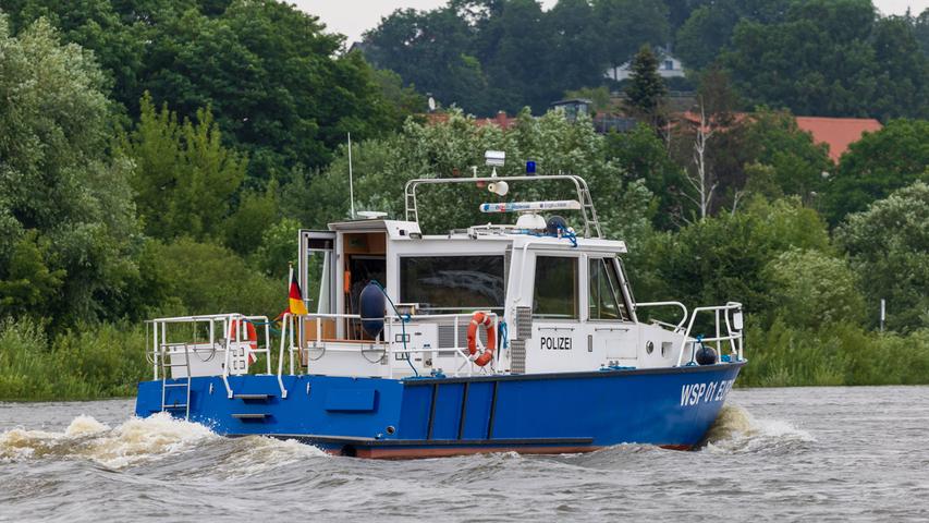 Bei einer Kontrolle der Wasserschutzpolizei im August in Aschaffenburg waren zwei Bootsführer stark alkoholisiert. Beim Anlegen am Hafen fiel der 65-jährige Steuermann prompt von Bord. Am nächsten Tag wurden sie wieder angehalten - und hatten einen noch höheren Promillewert. Bei einer Kontrolle der Wasserschutzpolizei im August in Aschaffenburg waren zwei Bootsführer stark alkoholisiert. Beim Anlegen am Hafen fiel der 65-jährige Steuermann prompt von Bord. Am nächsten Tag wurden sie wieder angehalten - und hatten einen noch höheren Promillewert.