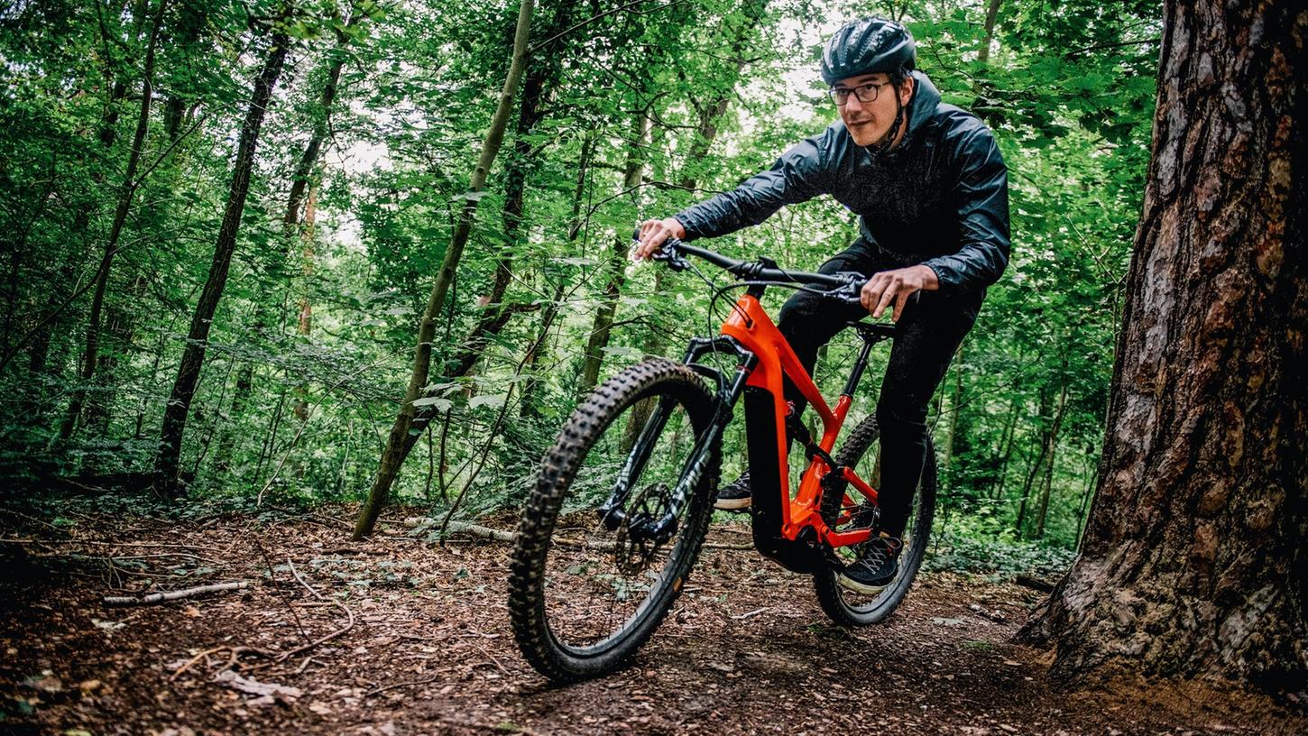 Nicht zu schroff am Hebel ziehen: Beim Mountainbiken ist Bremsgefühl gefragt. Nicht zu schroff am Hebel ziehen: Beim Mountainbiken ist Bremsgefühl gefragt.