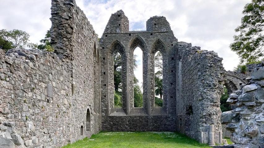 Auch die verfallene Ruine von Inch Abbey, einer alten Zisterzienser-Abtei, war Drehort.