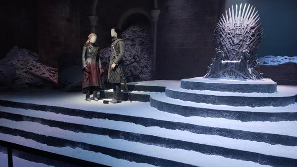Die echten Kulissen von "Game of Thrones" werden im Studio wie in einem Museum präsentiert. Man lernt da einiges übers Filmemachen und seine Tricks.