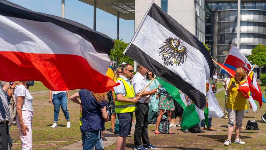Unerlaubter "Corona-Spaziergang": Einschlägig bekannter "Querdenker" vor Gericht Unerlaubter "Corona-Spaziergang": Einschlägig bekannter "Querdenker" vor Gericht