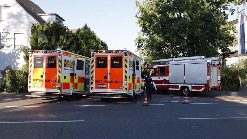 Verkehrsunfall in Nürnberg-Katzwang: Auto rauscht in Hecke