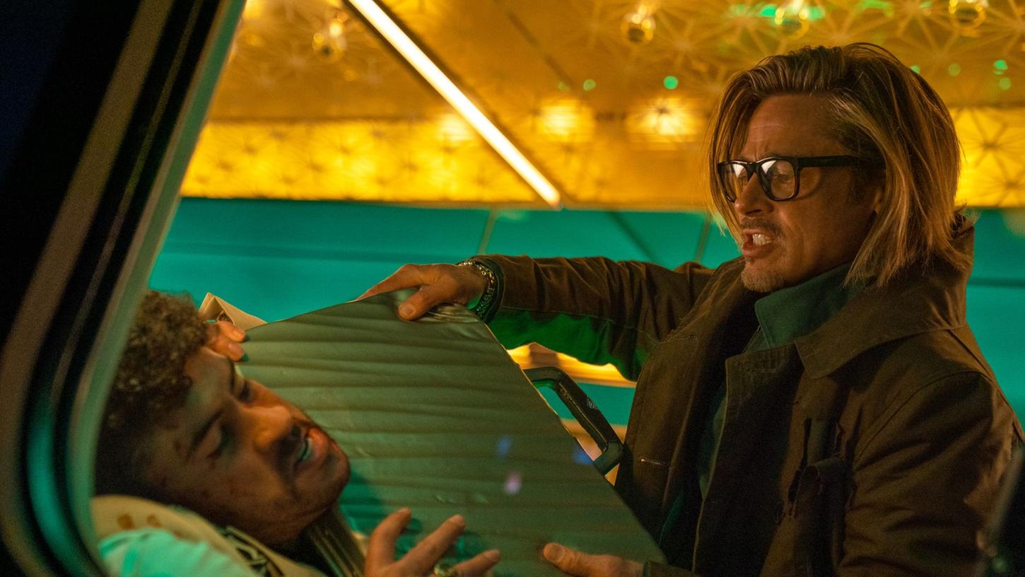Bad Bunny (als Wolf) und Brad Pitt (als Ladybug) in einer Szene des Films "Bullet Train". Mit der Freiluftaufführung der US-amerikanischen Actionkomödie startet das 75. Internationale Filmfestival Locarno. Bad Bunny (als Wolf) und Brad Pitt (als Ladybug) in einer Szene des Films "Bullet Train". Mit der Freiluftaufführung der US-amerikanischen Actionkomödie startet das 75. Internationale Filmfestival Locarno.