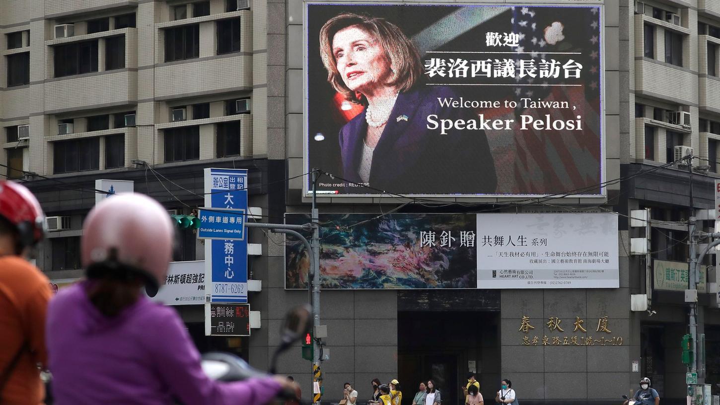 Angesichts der Drohungen aus China hat die Vorsitzende des US-Repräsentantenhauses, Pelosi, dem demokratischen Taiwan die Unterstützung der USA zugesichert.