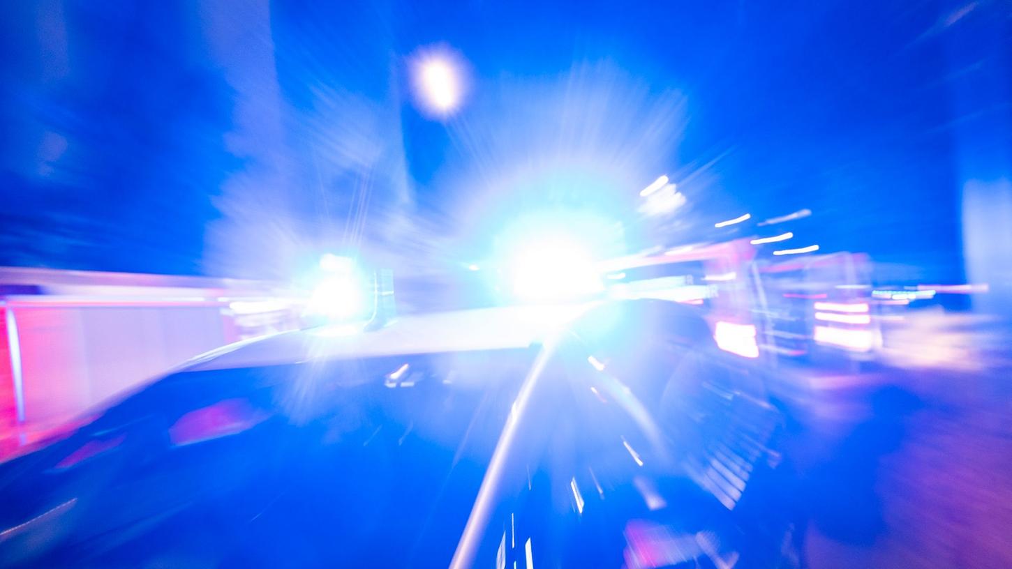 Mehrere Polizeistreifen rückten nach Pleinfeld aus. (Symbolbild) Mehrere Polizeistreifen rückten nach Pleinfeld aus. (Symbolbild)