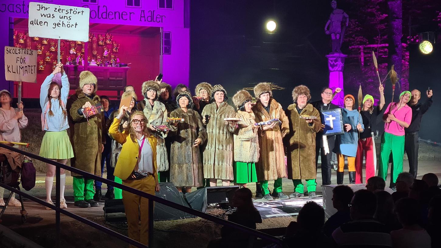 Der größte Glückskeks im Bergwaldtheater. Der größte Glückskeks im Bergwaldtheater.