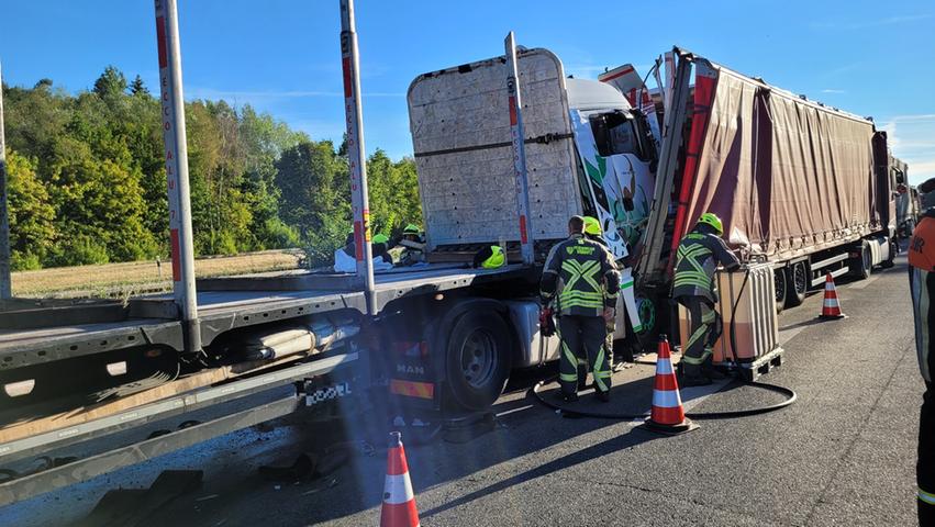 Die Fahrzeuge verkeilten sich, weshalb eine aufwendige Bergung nötig war.