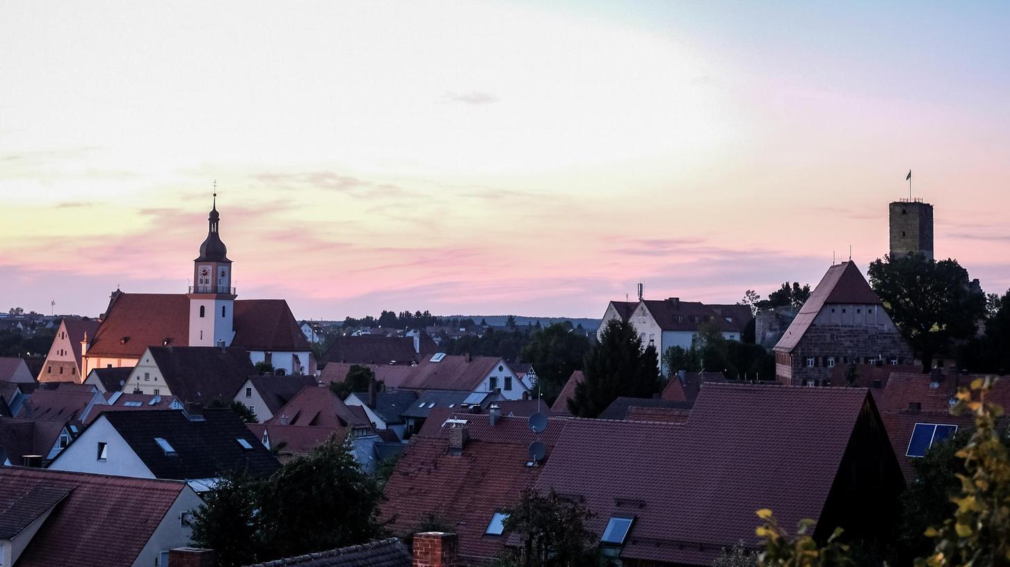 Der Himmel über Hilpoltstein bleibt am bevorstehenden Burgfest-Wochenende diesmal ohne Feuergarben: Die Waldbrandgefahr macht dem Abschlussfeuerwerk einen Strich durch die Rechnung.